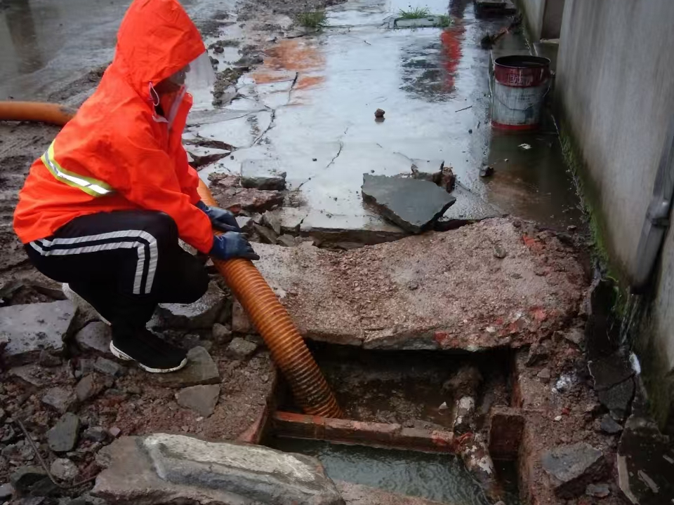 白下专业清理污水池 炜誉市政以规范流程守护城市 “肠道”